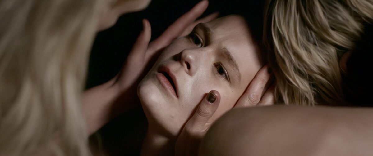Gro Swantje Kohlhof
as Mona in Sleep (2020).