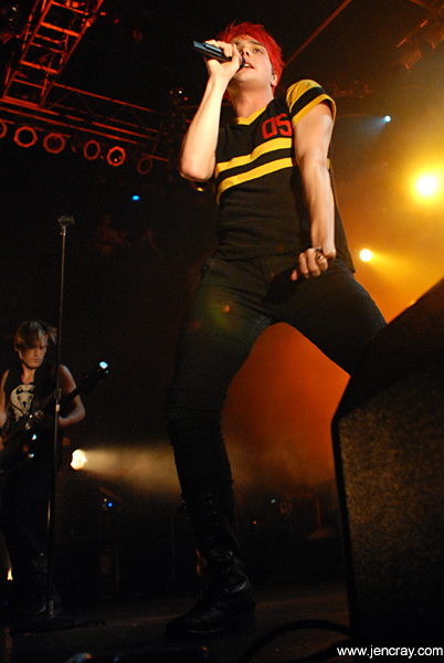 Gerard Way unveils his sexy new moves.