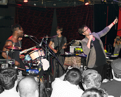 Jamie Lidell sings with the band.